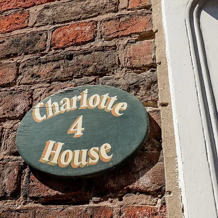 Charlotte House Nyaraló *